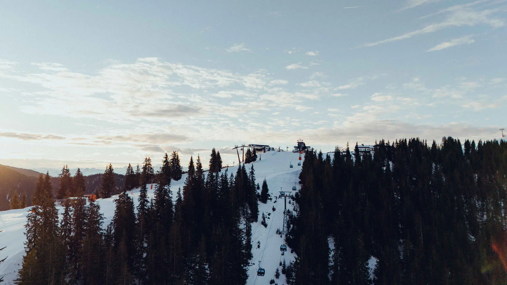 Panoramablick über Skigebiet