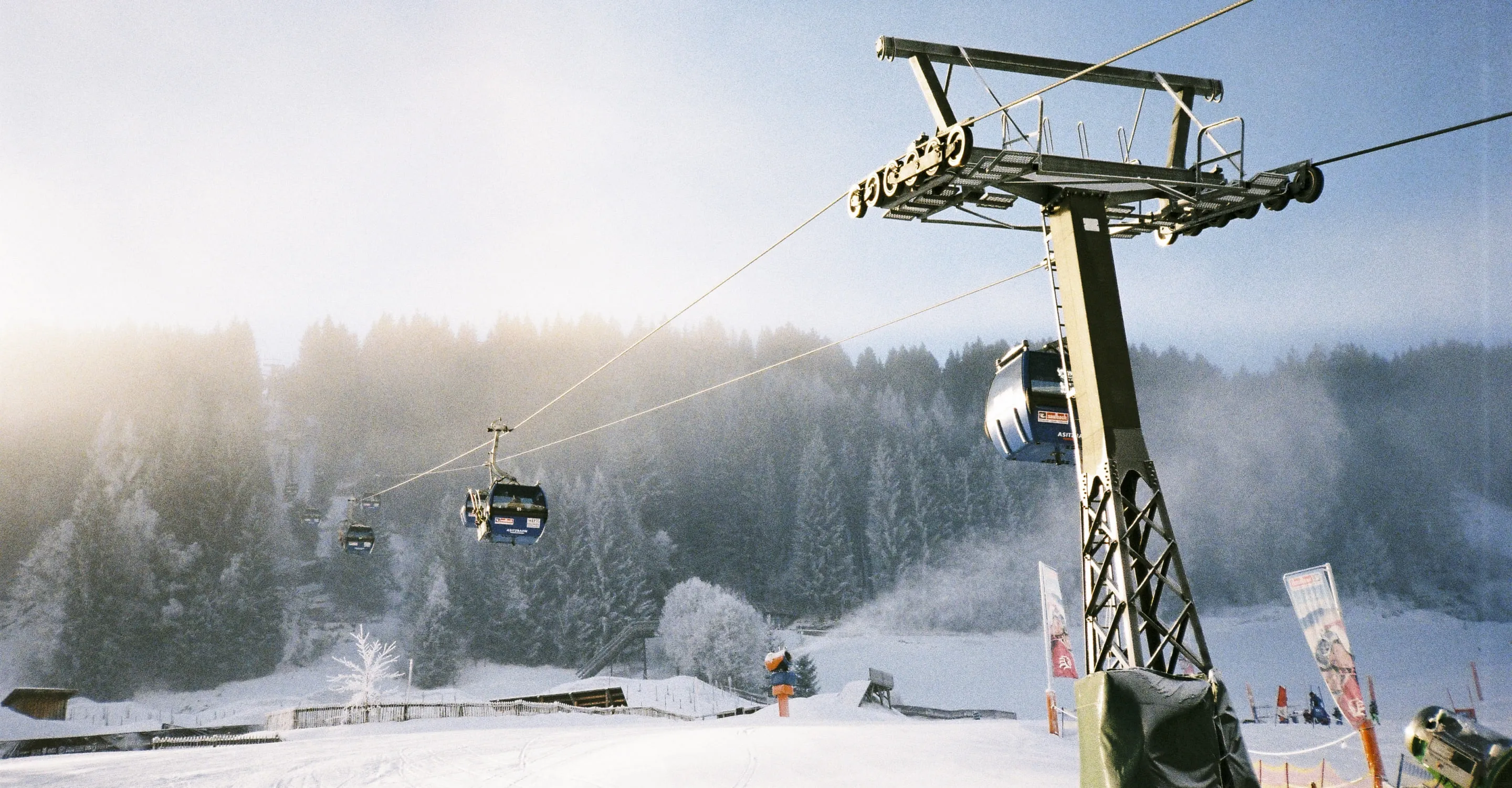Bergbahn Gondel im Winter