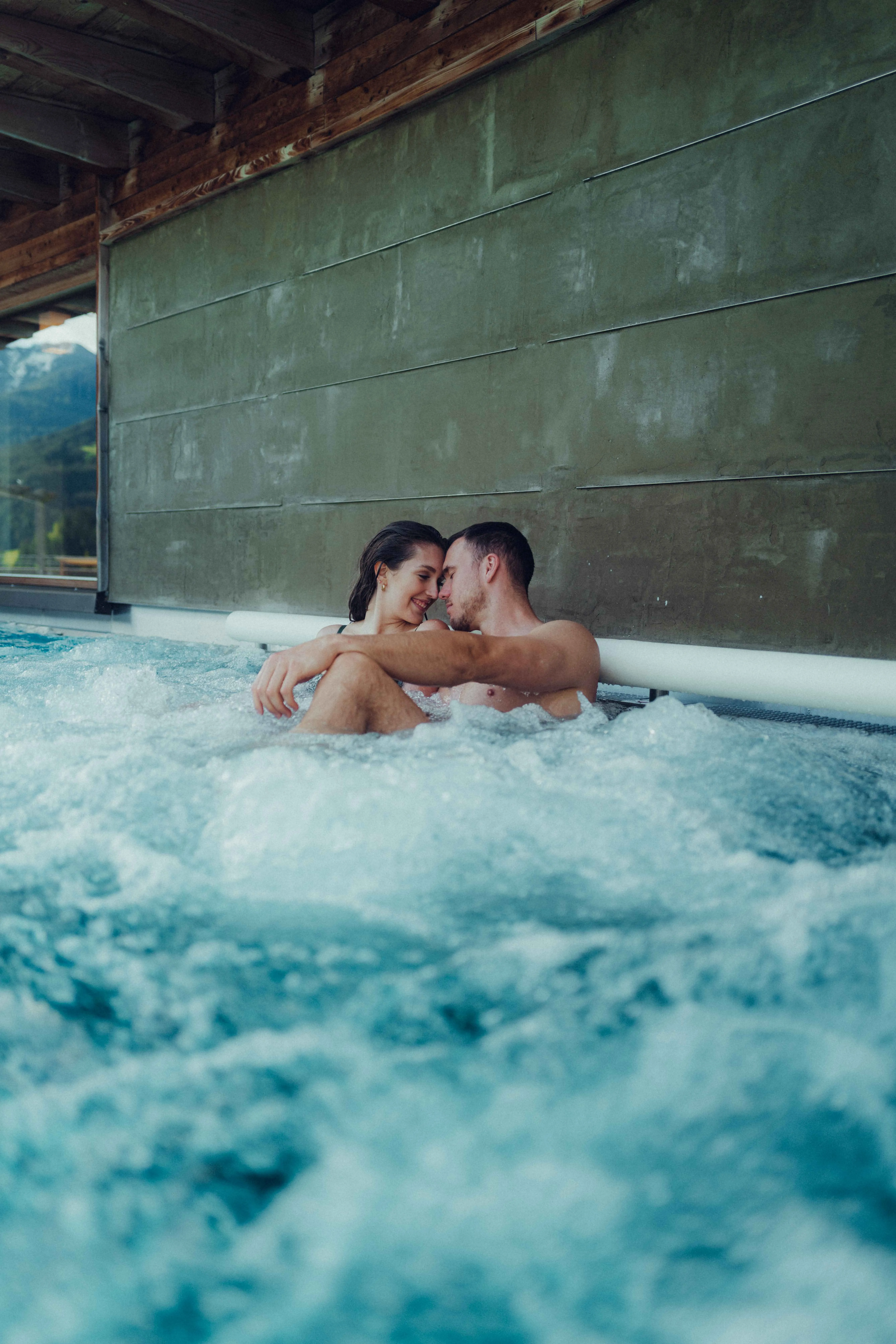 Couple in a pool, surrounded by water and a relaxing atmosphere