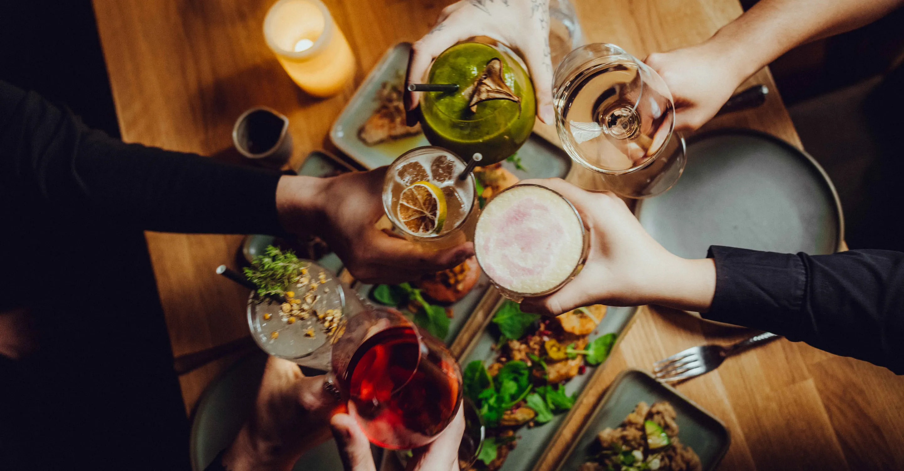 Abendessen mit Food und Drinks