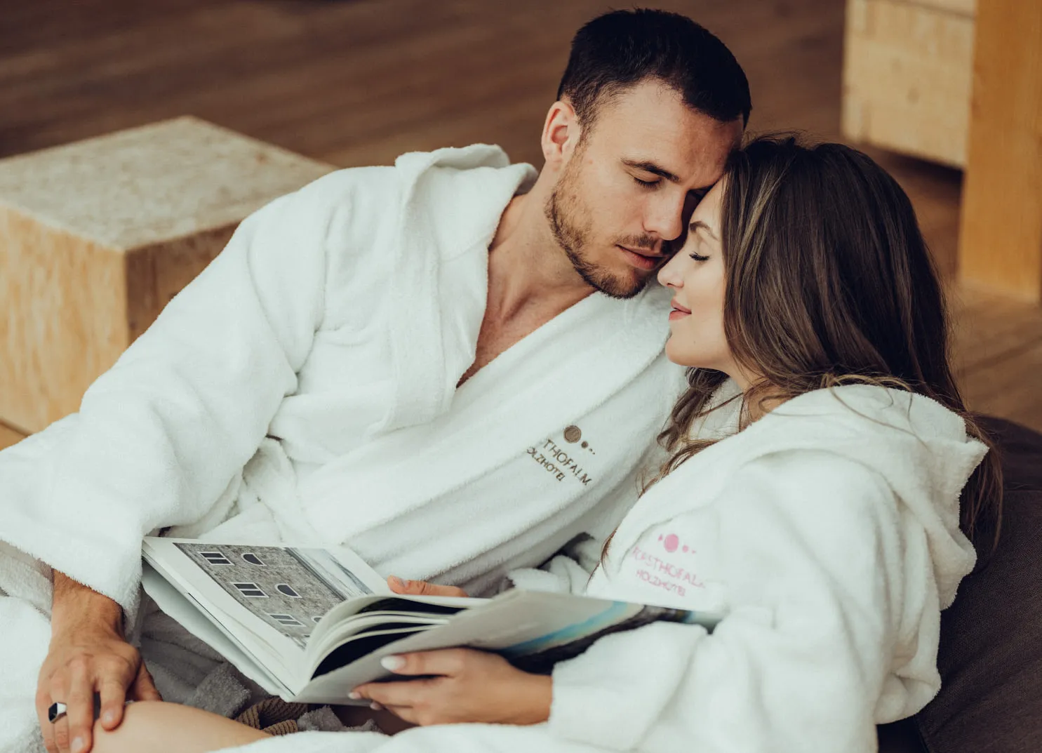 Paar im Wellnessbereich