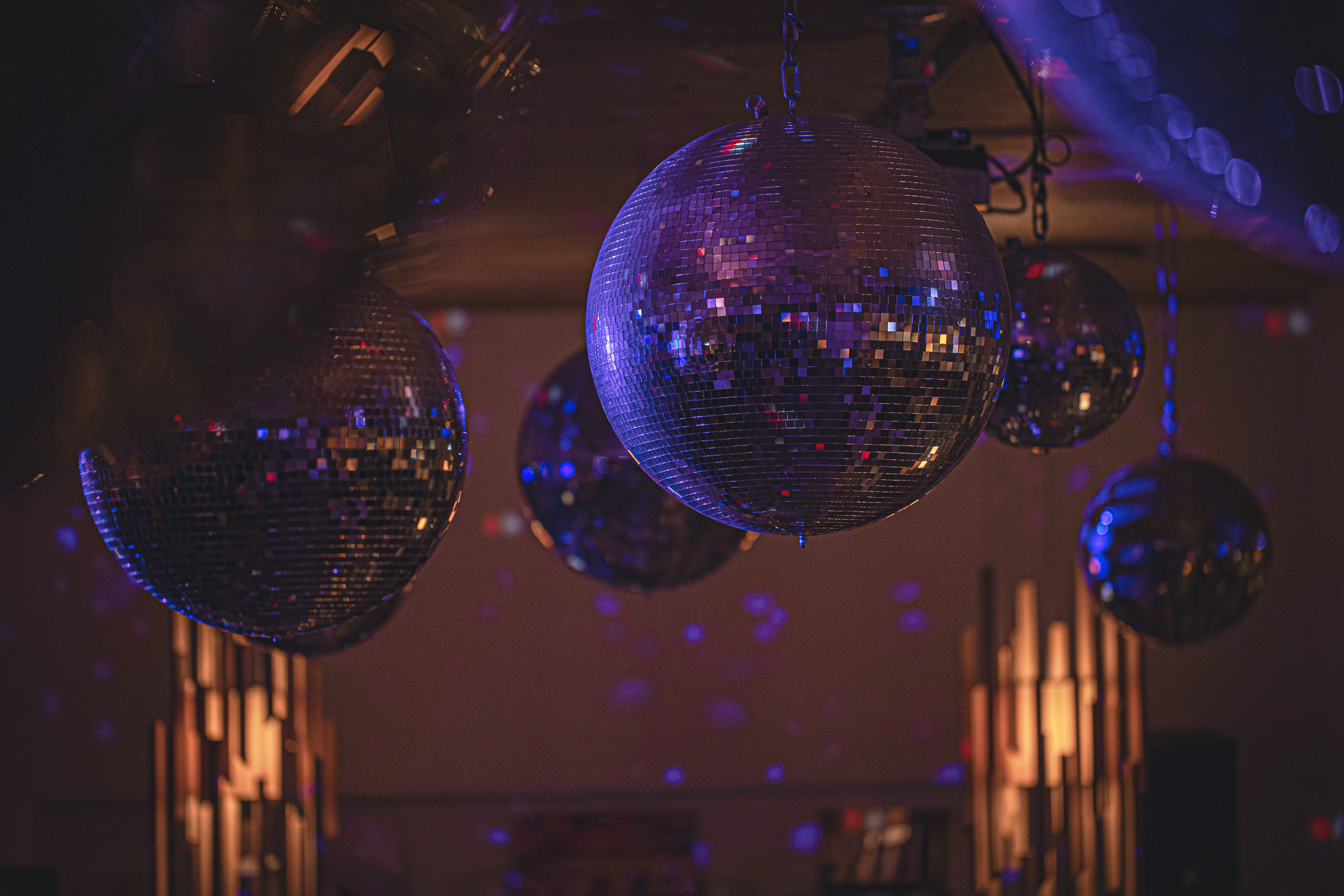 Discokugeln in der Hotelbar
