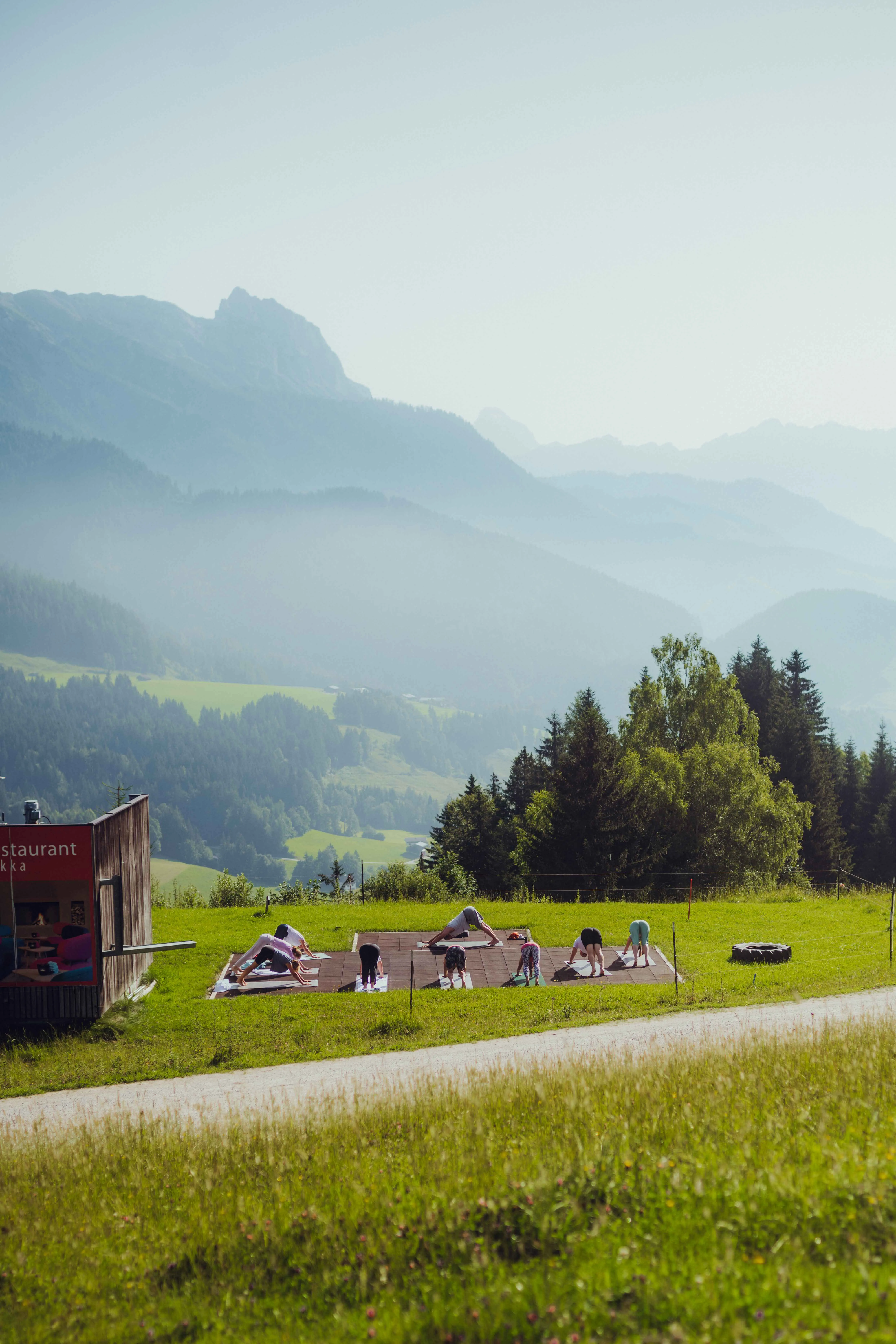 Yoga Gruppe im Freien