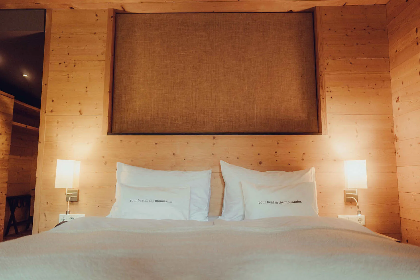 Hotelzimmer aus Mondholz