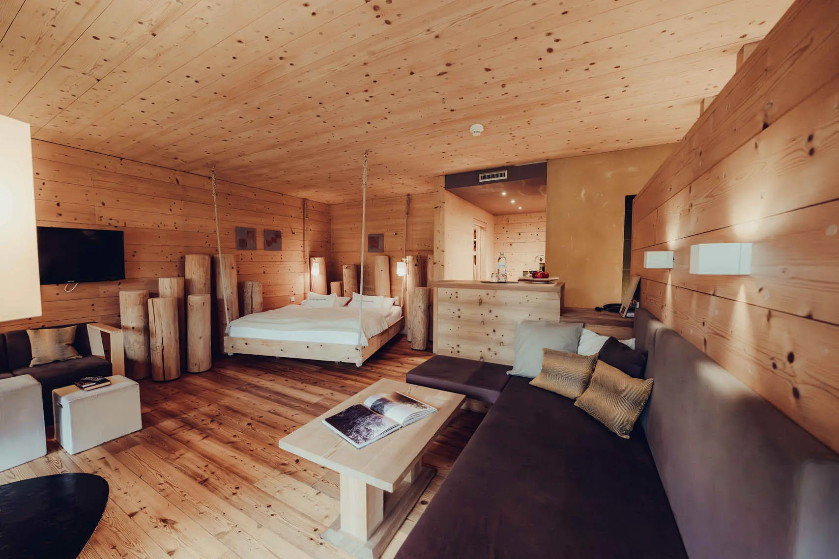 Suite mit schwebendem Bett