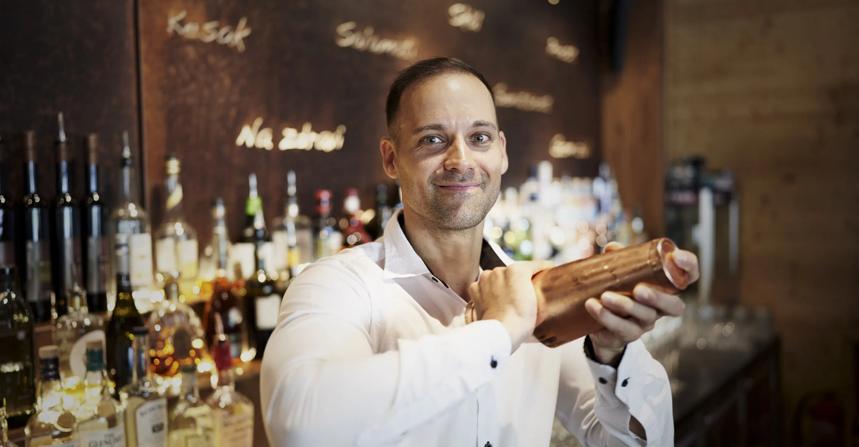 Barkeeper bei der Arbeit