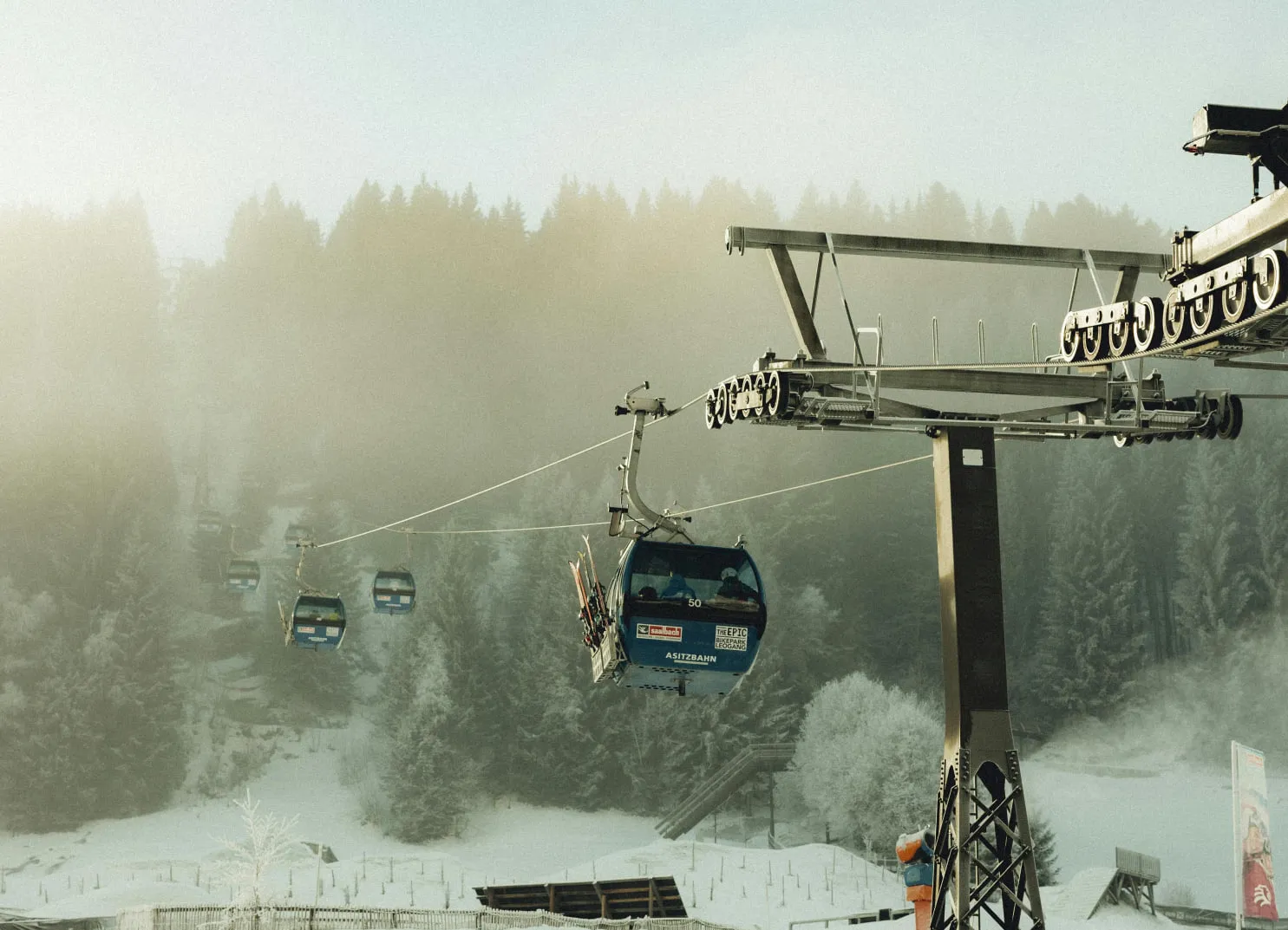 Gondeln der Bergbahn