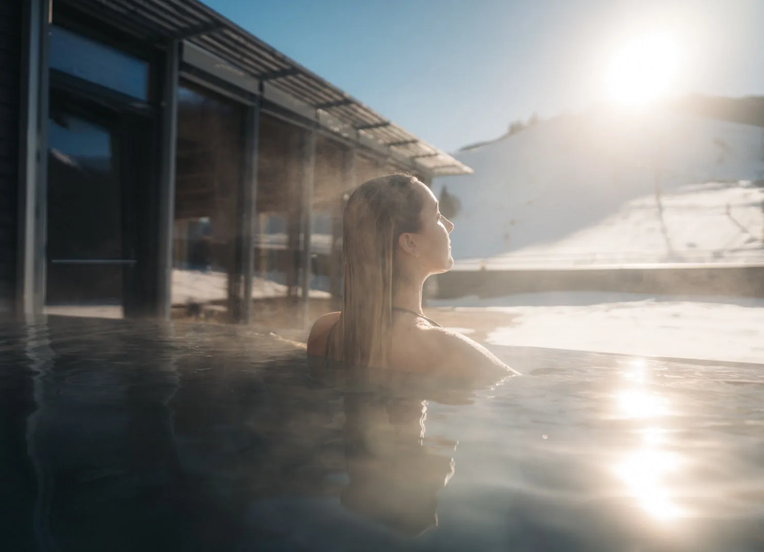 Wellness im Pool im Winter